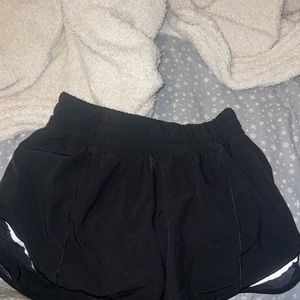 Lululemon Hotty Hot short 2.5'